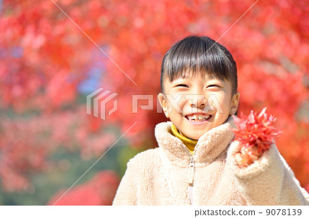 Girls enjoying autumn leaves hunting 9078139
