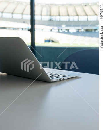 Desktop laptop 9079341