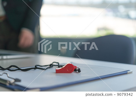 Whistle 9079342