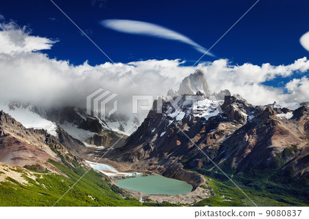 Mount Fitz Roy, Patagonia, Argentina 9080837