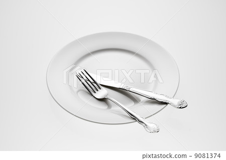 White plate 9081374
