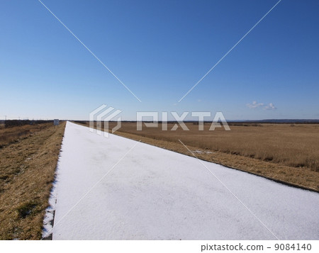 Blue sky and white road Blue sky and white road 9084140