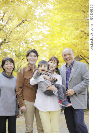 Autumn leaves hunting Autumn leaves hunting 9084933