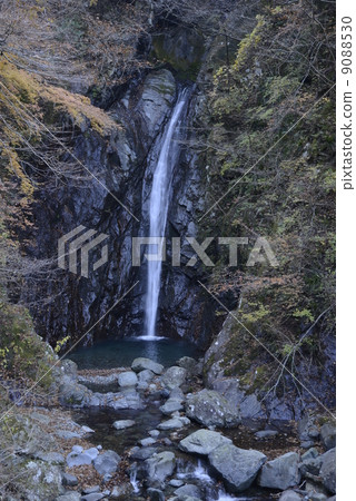 Ebira waterfall in early winter 9088530