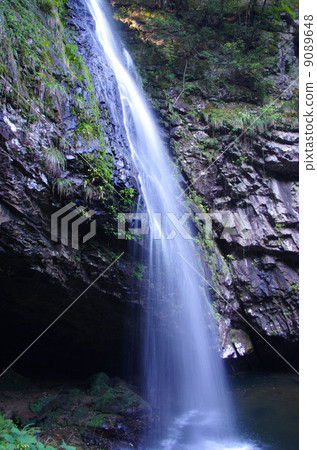 Crown waterfall 9089648
