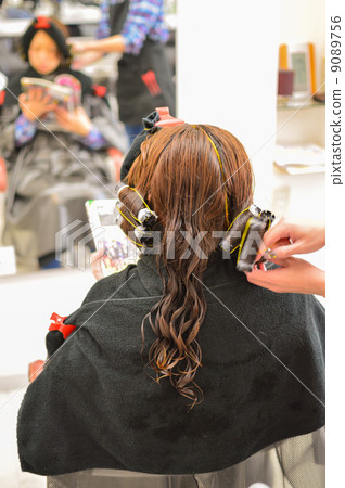 婦女的髮廊佩帶數字式perma圖像照片材料 9089756