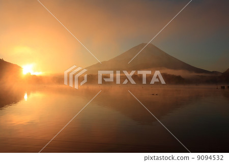 Dawn of Lake Shoji Dawn of Lake Shoji 9094532