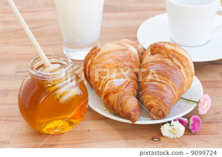 breakfast with honey and croissant breakfast with honey and croissant 9099724