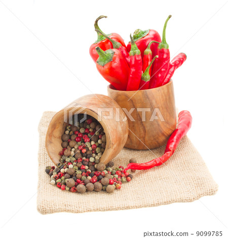 Mix of peppers in wooden bowls 9099785