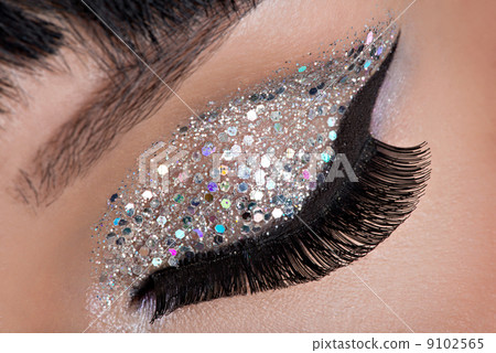 Woman eye with fashion makeup Woman eye with fashion makeup 9102565