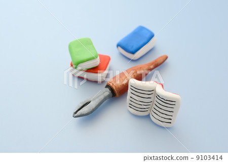 Book and pen Book and pen 9103414