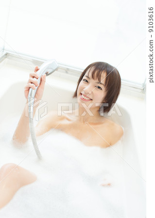 女孩洗澡 9103616