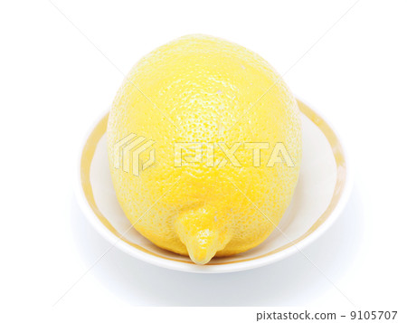 lemon on a white background 9105707