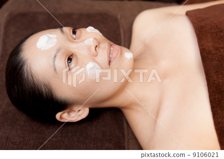 中年女性美容院深層清潔 中年女性美容院深層清潔 9106021
