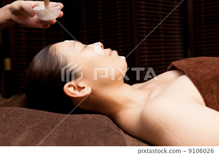 中年女性美容院深層清潔 9106026
