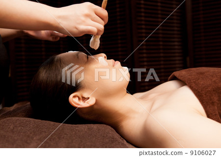 中年女性美容院深層清潔 9106027