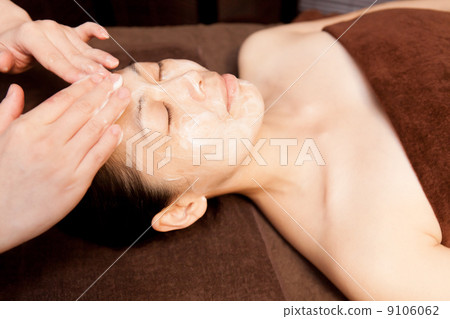 中年女性美容院深層清潔 中年女性美容院深層清潔 9106062