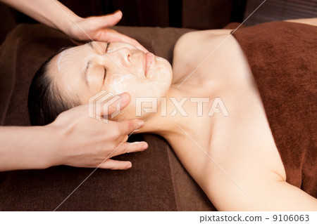 中年女性美容院深層清潔 中年女性美容院深層清潔 9106063