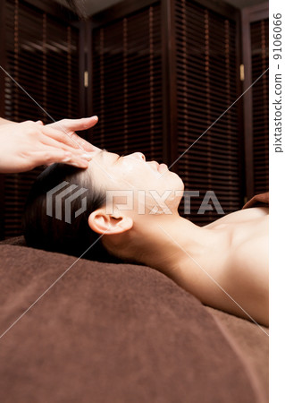 中年女性美容院深層清潔 中年女性美容院深層清潔 9106066