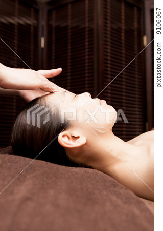 中年女性美容院深層清潔 中年女性美容院深層清潔 9106067