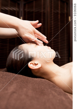 中年女性美容院深層清潔 中年女性美容院深層清潔 9106068