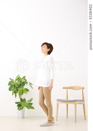 女性,室內,全身 女性,室內,全身 9106402