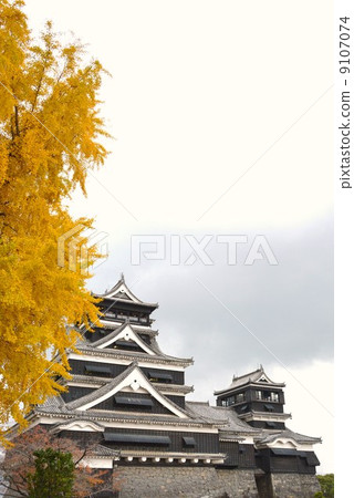 Kumamoto castle castle tower after the rain 9107074