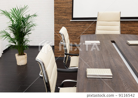 large table and chairs 9116542