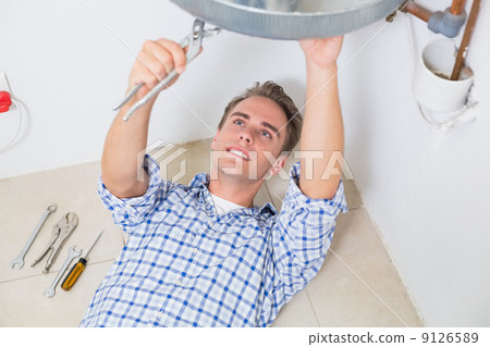 Technician servicing an hot water heater 9126589