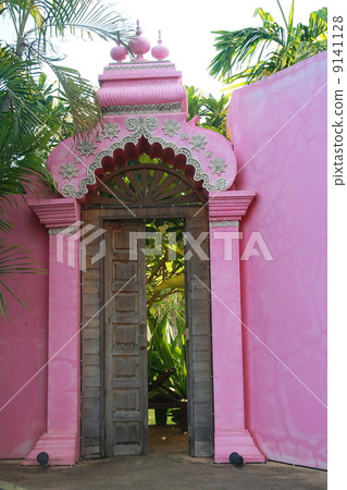 pink temple door, india pink temple door, india 9141128