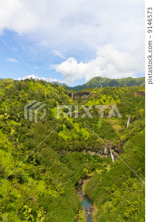 夏威夷考艾島Hanapepe Valley Kahiri Falls航拍照片 9146573