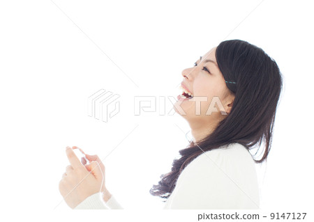 Women playing games 9147127