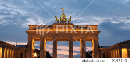 德國柏林勃蘭登堡門點亮 9147143