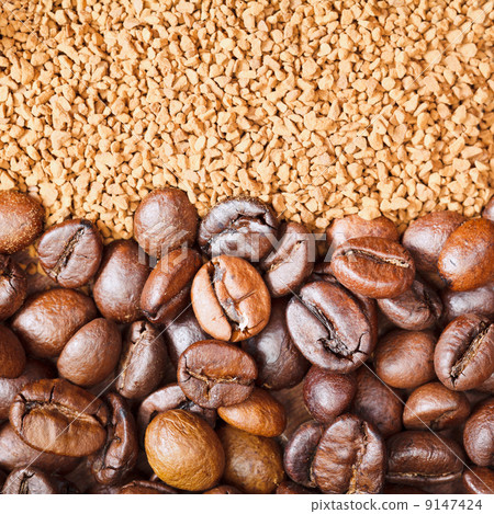 instant coffee and roasted beans close up instant coffee and roasted beans close up 9147424