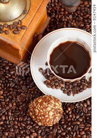 cup of coffee and roasted beans 9147454