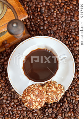 cup of coffee and roasted beans 9147459