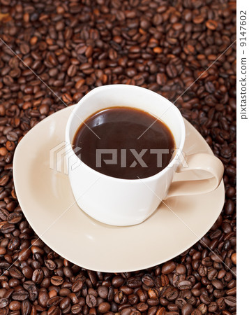 cup of coffee and roasted beans 9147602