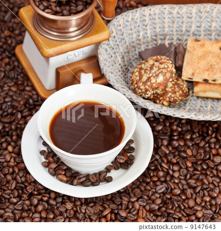 cup of coffee and roasted beans 9147643