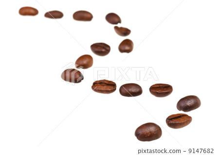 zigzag pattern from many roasted coffee beans 9147682