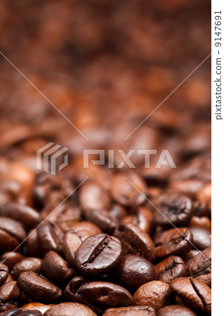 red roasted coffee beans background 9147691