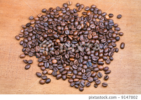 roasted coffee beans on wood plank roasted coffee beans on wood plank 9147802