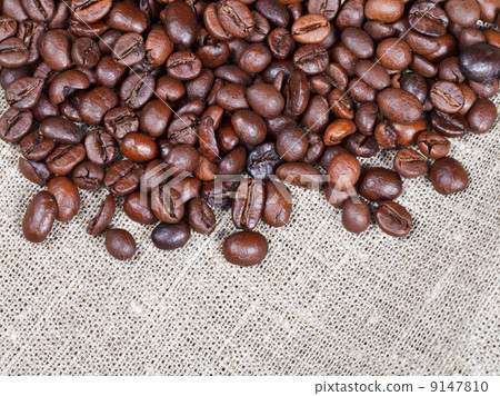 many roasted coffee beans on cloth 9147810