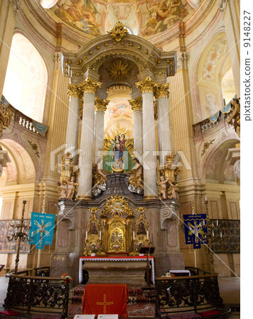 Barogue interior of church 9148227