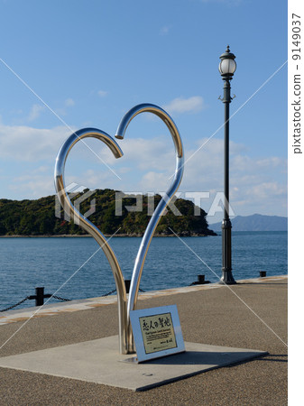 Lovers' holy land 9149037