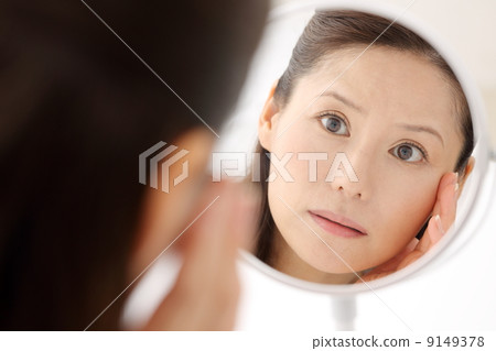 Woman looking in the mirror Woman looking in the mirror 9149378