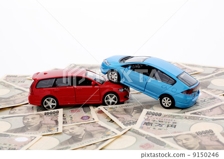 Money and minicar 9150246