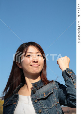 A girl with a smile of a gut pose 9153156