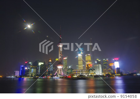 SHANGHAI - NOV. 15.2013 Shanghai Skyline in night,China,bund in Shanghai SHANGHAI - NOV. 15.2013 Shanghai Skyline in night,China,bund in Shanghai 9154058