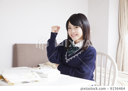 在家學習的高中女生 9156464