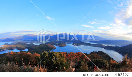 Lake Mikata Five Lakes in the late autumn Lake Mikata Five Lakes in the late autumn 9162402